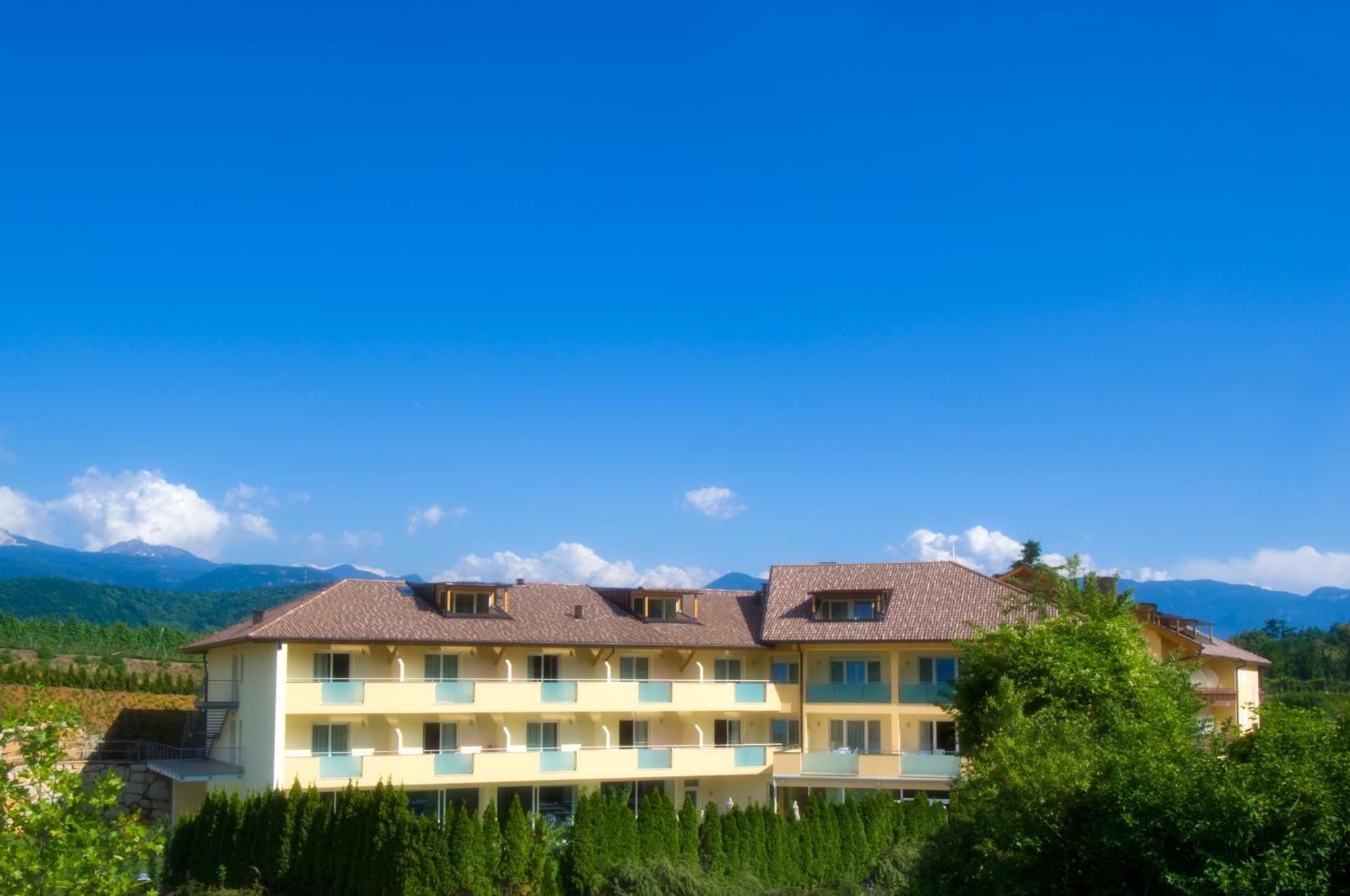 Hotel Weingarten Caldaro Esterno foto