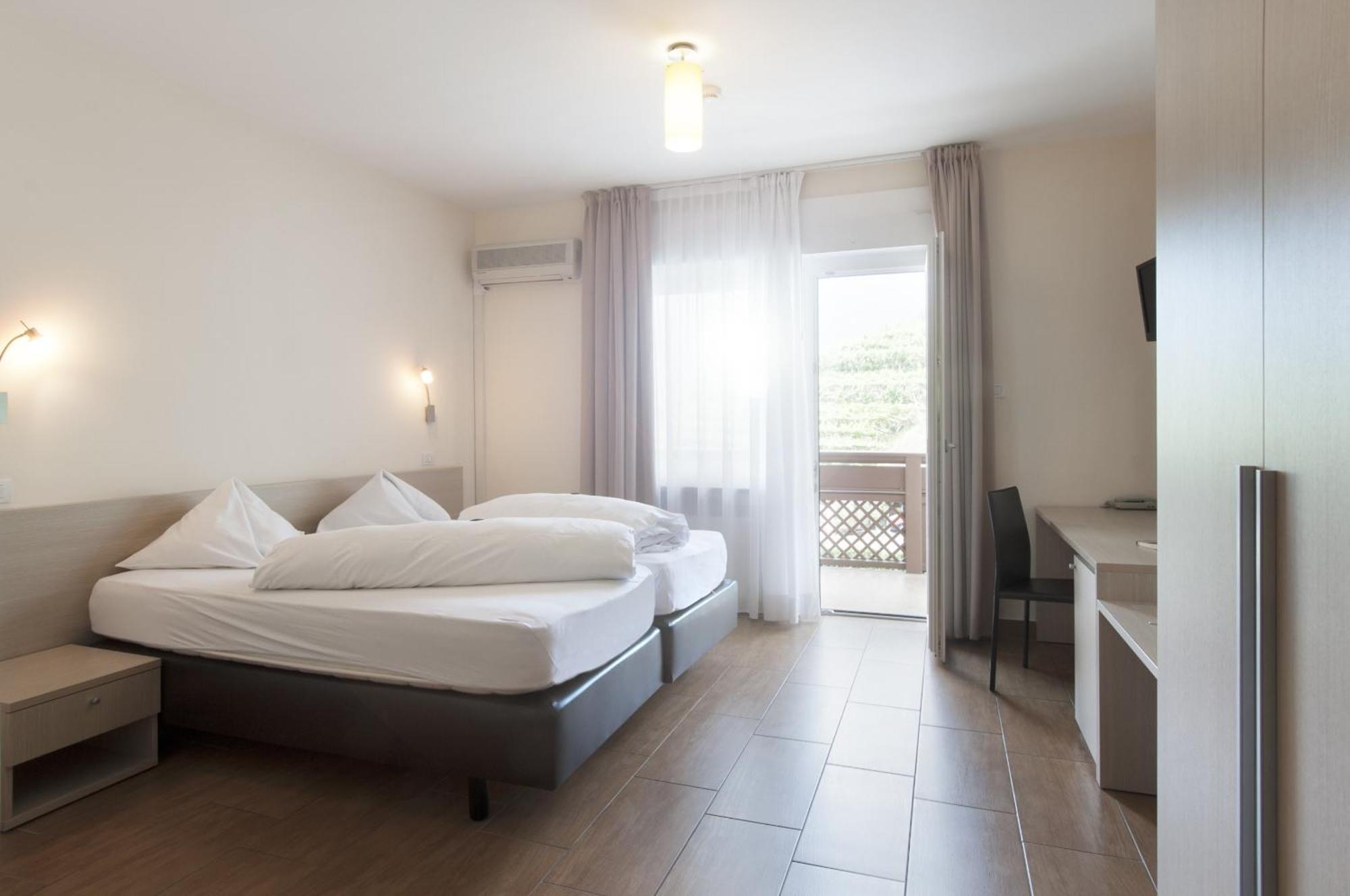 Hotel Weingarten Caldaro Esterno foto