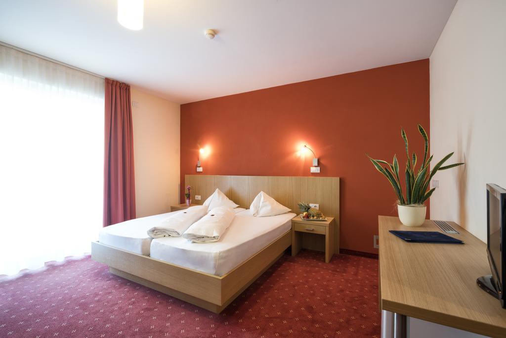 Hotel Weingarten Caldaro Esterno foto