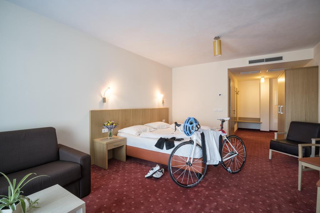 Hotel Weingarten Caldaro Esterno foto
