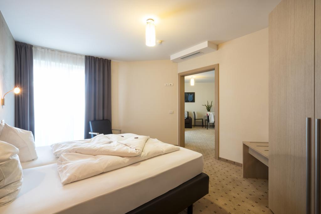 Hotel Weingarten Caldaro Esterno foto