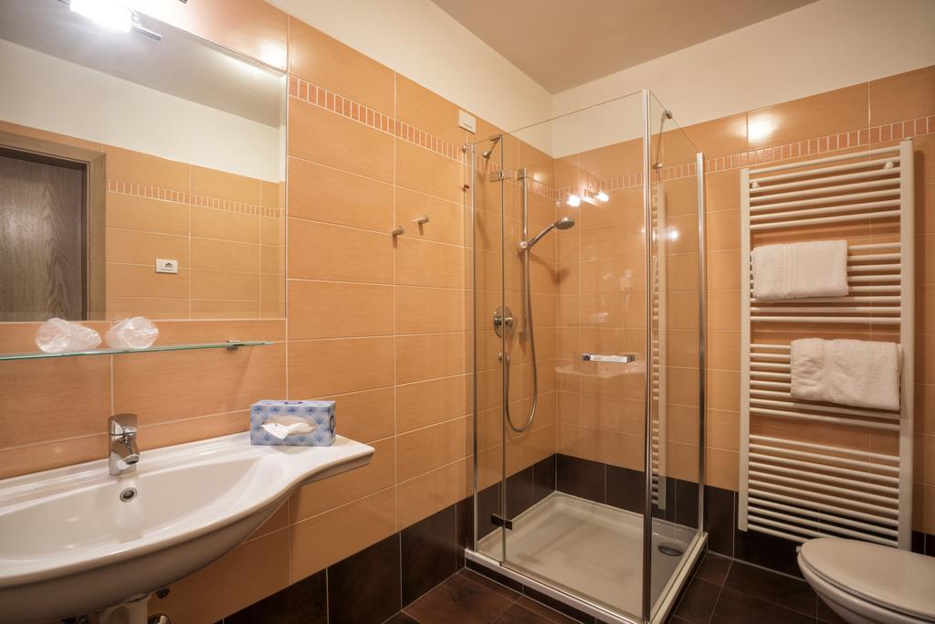 Hotel Weingarten Caldaro Esterno foto