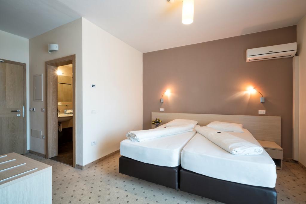 Hotel Weingarten Caldaro Esterno foto