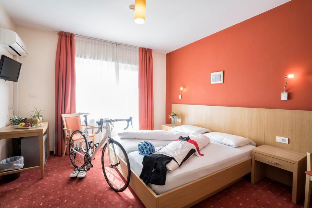 Hotel Weingarten Caldaro Esterno foto